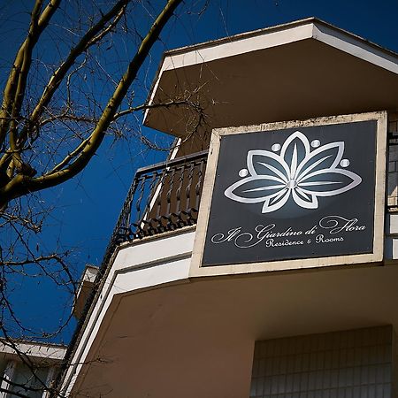 מלון לצ'ה Il Giardino Di Flora Con Piscina מראה חיצוני תמונה