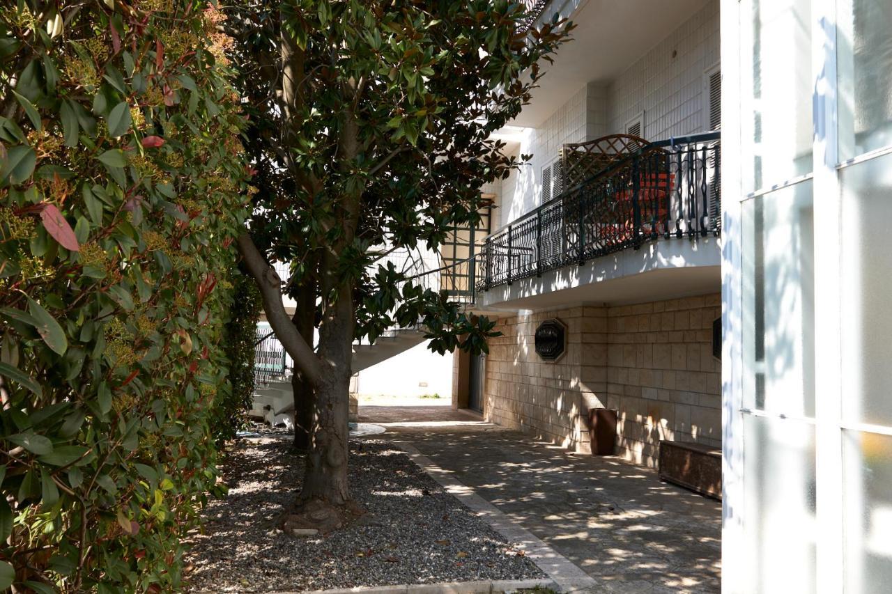 מלון לצ'ה Il Giardino Di Flora Con Piscina מראה חיצוני תמונה
