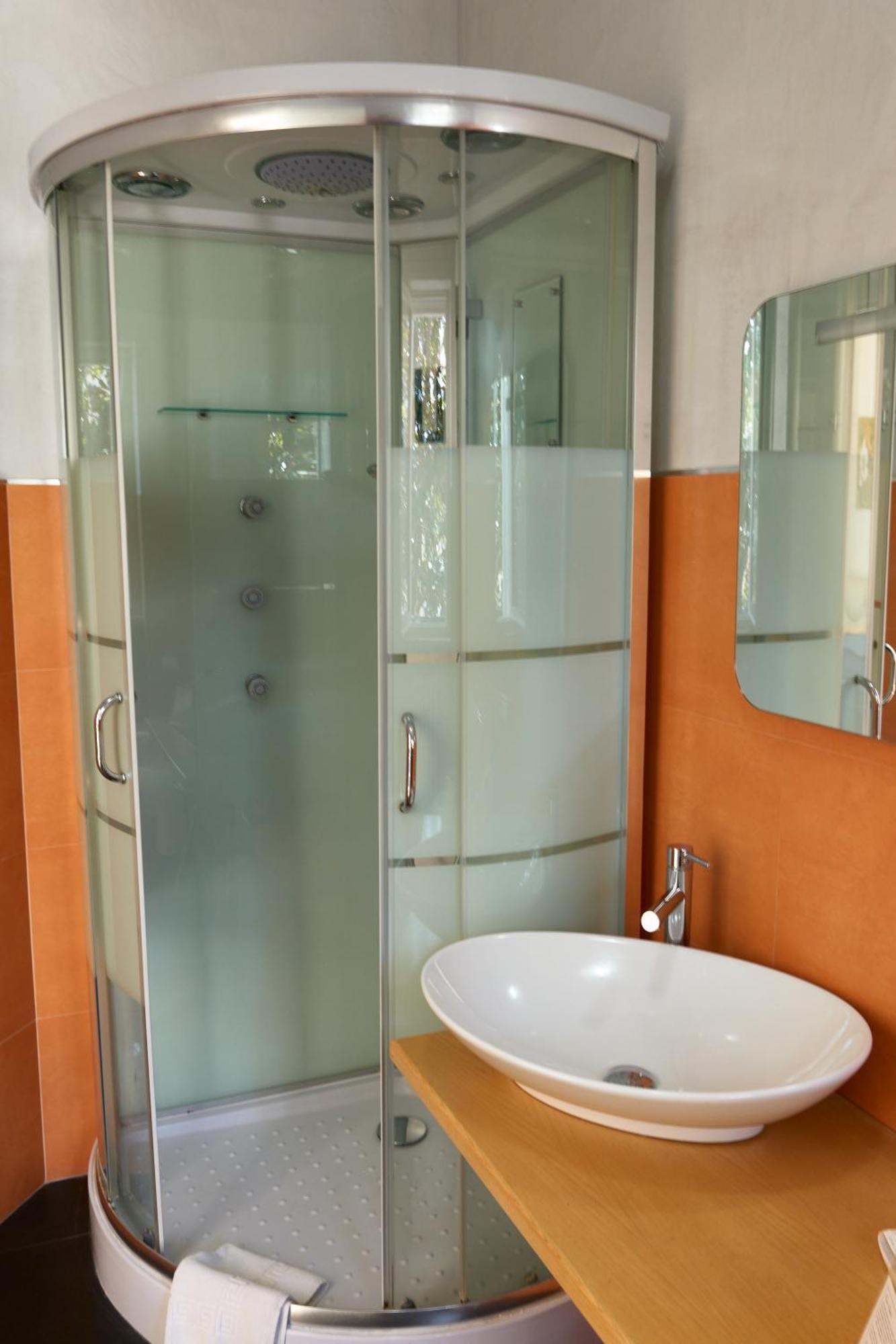 מלון לצ'ה Il Giardino Di Flora Con Piscina מראה חיצוני תמונה