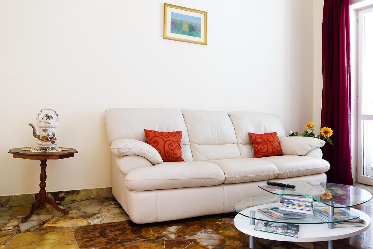 מלון לצ'ה Il Giardino Di Flora Con Piscina מראה חיצוני תמונה