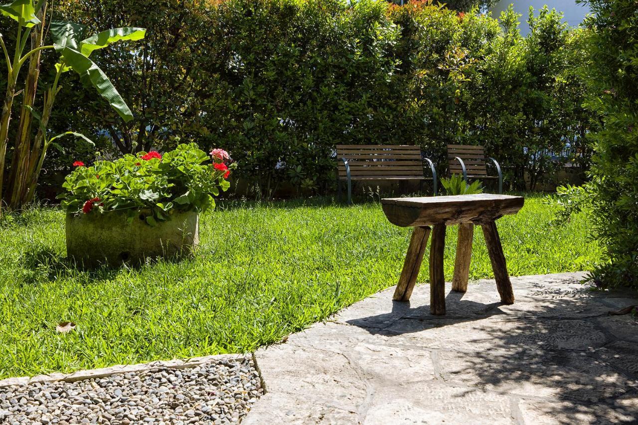 מלון לצ'ה Il Giardino Di Flora Con Piscina מראה חיצוני תמונה